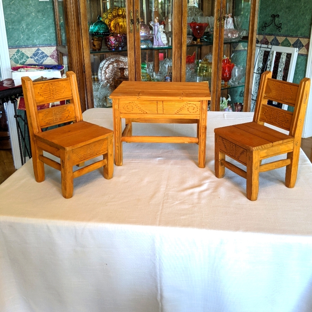 Josefina's table and chairs